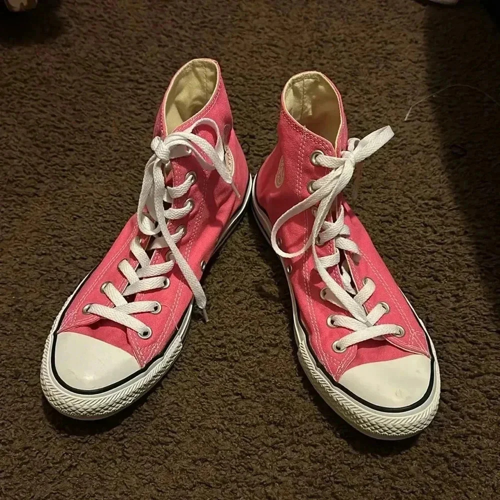 Converse Women’s high top sneakers size 10